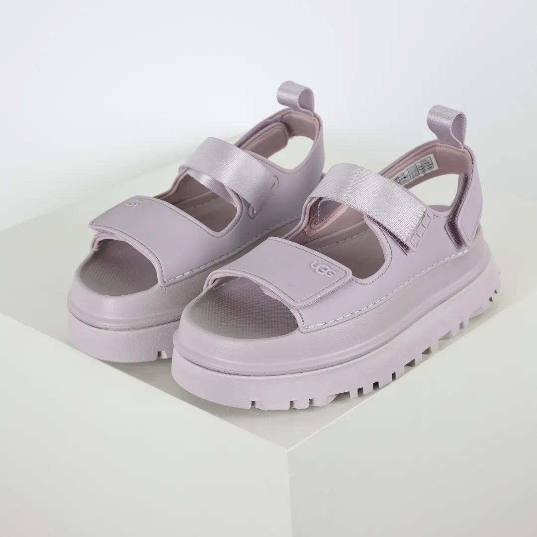 Copy price 💰560 Core recommendation Good price UGG Velcro slippers sandals summer versatile slippers soft sole non-slip beach thick sole casual elegant sandals The style of UGG sandals is really nice. It is suitable for all ages. The soles are made of super lightweight EVA foam. The classic material of U family can be said to be "light" to let you enjoy a different naked feeling. It is one of the most worth buying sandals in history. I guarantee you will not regret the series. Original OEM production Y products are available now. Size: 35 36 37 38 39 40